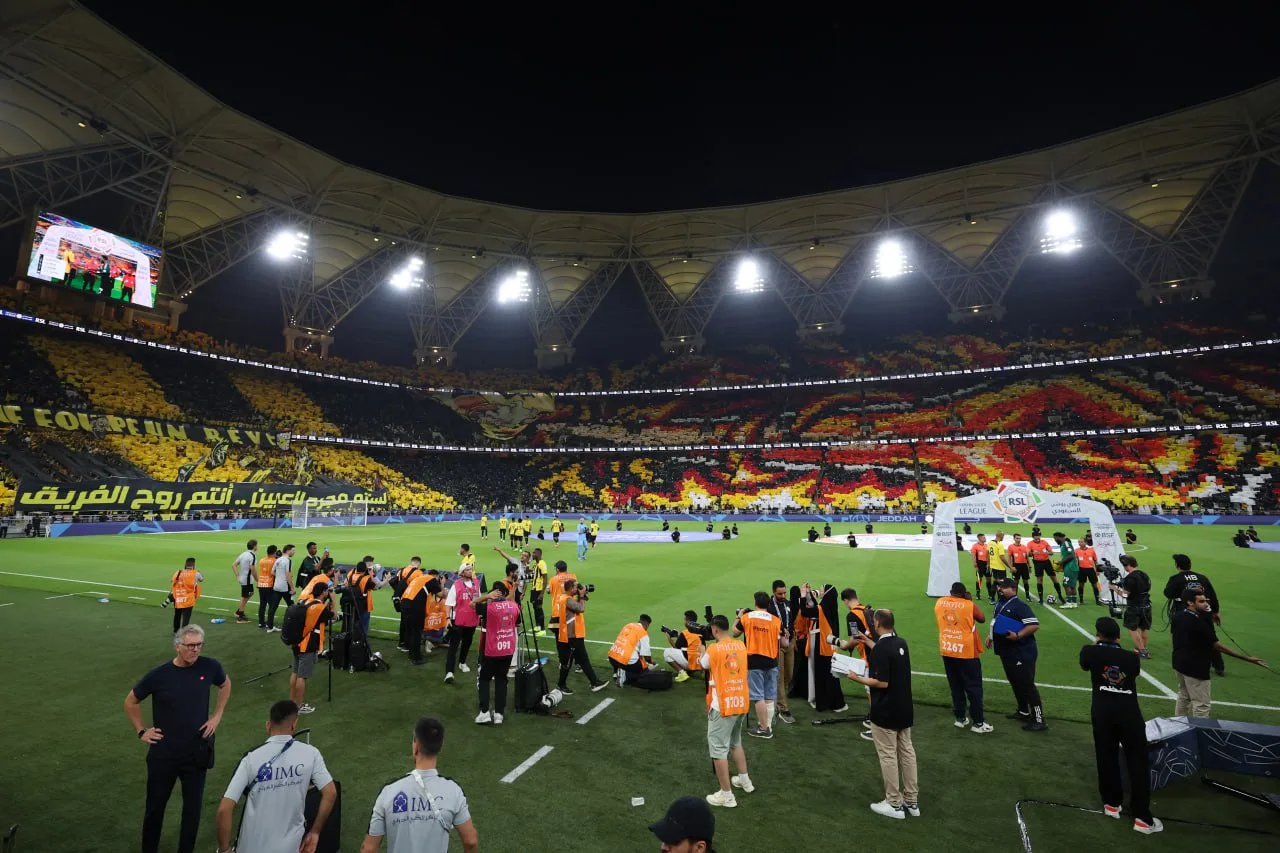 فيديو – مشجعو الاتحاد يدخلون ملعب الجوهرة قبل مواجهة ضمك فيديو – مشجعو الاتحاد يدخلون ملعب الجوهرة قبل مواجهة ضمك