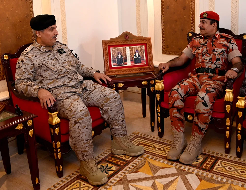 قائد الجيش السلطاني يرحب برئيس وفد هيئة إمدادات القوات المسلحة السعودية قائد الجيش السلطاني يرحب برئيس وفد هيئة إمدادات القوات المسلحة السعودية