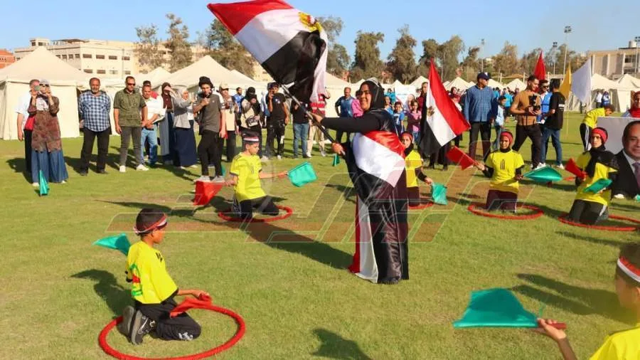 قائد الدفاع الشعبي والعسكري يقوم بزيارة لمخيم الإيواء الطارئ في نادي سخا الرياضي قائد الدفاع الشعبي والعسكري يقوم بزيارة لمخيم الإيواء الطارئ في نادي سخا الرياضي