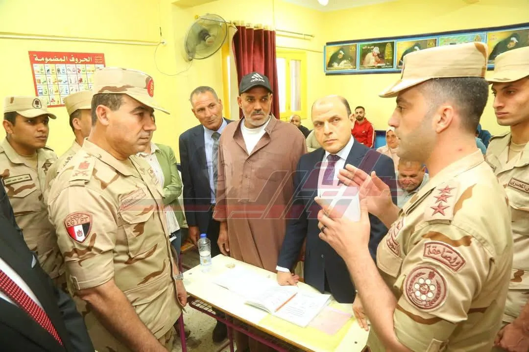 قائد قوات الدفاع الشعبي والعسكري يزور فصل محو الأمية في المدرسة الثانوية الصناعية العسكرية قائد قوات الدفاع الشعبي والعسكري يزور فصل محو الأمية في المدرسة الثانوية الصناعية العسكرية