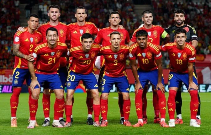 قائمة منتخب إسبانيا تحضيراً لمواجهة نصف نهائي دوري الأمم الأوروبية أمام فرنسا قائمة منتخب إسبانيا تحضيراً لمواجهة نصف نهائي دوري الأمم الأوروبية أمام فرنسا