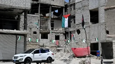 قادة الفصائل الفلسطينية المدعومة من إيران سلموا سلاحهم بالكامل وغادروا دمشق بعد تعرضهم للضغط. قادة الفصائل الفلسطينية المدعومة من إيران سلموا سلاحهم بالكامل وغادروا دمشق بعد تعرضهم للضغط.