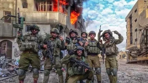 قادة في الجيش الإسرائيلي: معارك غزة “شديدة” وحماس عدّلت استراتيجياتها، والقتال في الشجاعية كلفنا غالياً، والكمائن تُفزع الجنود. قادة في الجيش الإسرائيلي: معارك غزة “شديدة” وحماس عدّلت استراتيجياتها، والقتال في الشجاعية كلفنا غالياً، والكمائن تُفزع الجنود.