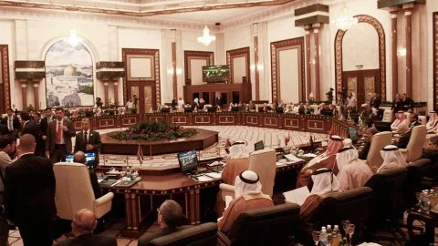 قادة يصلون وتأكيد غياب 7.. بغداد تستضيف وفود القمة العربية قادة يصلون وتأكيد غياب 7.. بغداد تستضيف وفود القمة العربية