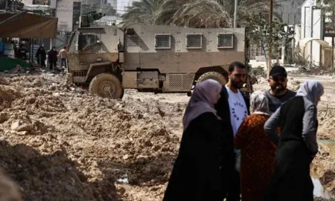 قبالة “نور شمس”.. الفلسطينية ميسر تراقب بحسرة هدم إسرائيل مخيمها