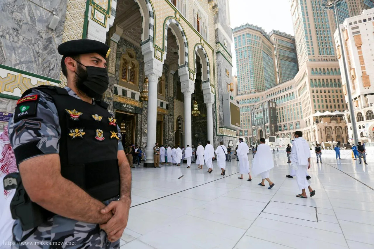قبض على 6 زوار وحاملي تأشيرات زيارة بسبب انتهاكهم لقرارات الحج قبض على 6 زوار وحاملي تأشيرات زيارة بسبب انتهاكهم لقرارات الحج