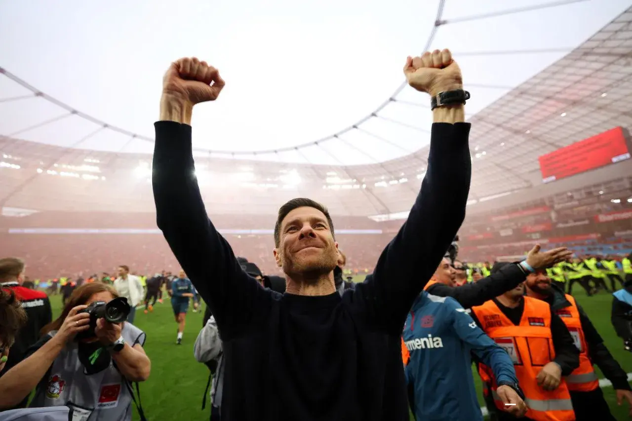 قبل الذهاب إلى مدريد – ليفركوزن يقيم حفل وداع لـ تشابي ألونسو