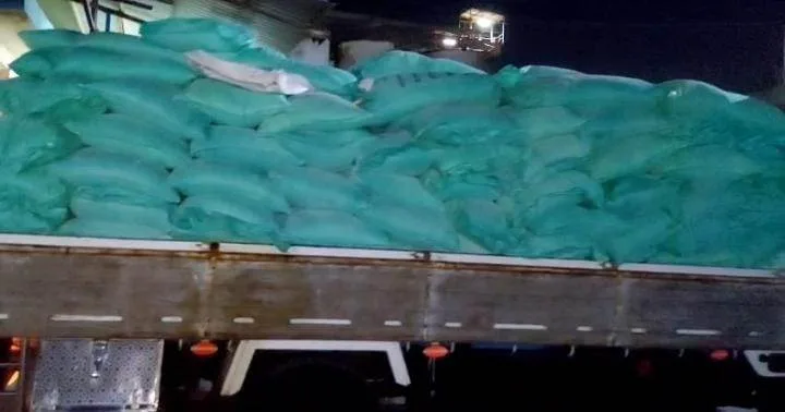 قبل بيعها بالسوق السوداء.. ضبط 8 أطنان دقيق بلدي مدعم و12 ألف لترمواد بترولية