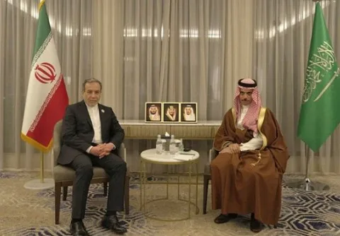 قبل زيارة ترامب.. بن فرحان وعراقجي يبحثان توسيع التعاون وتحديات إقليمية