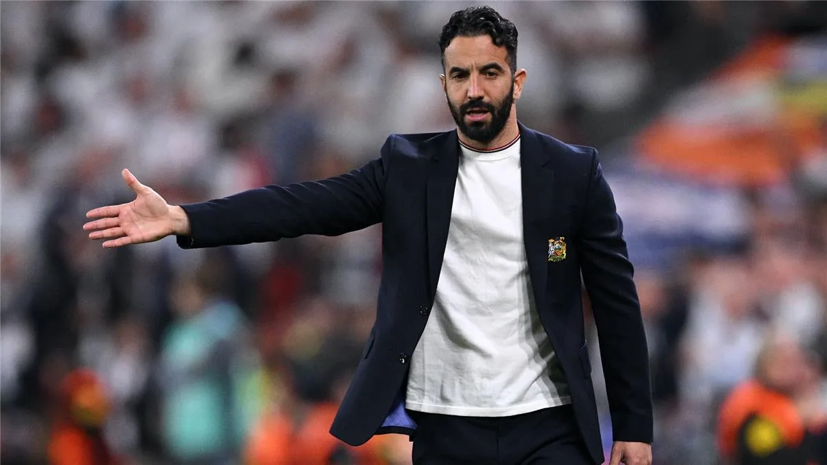 قرار عاجل.. أموريم يطلب من لاعب مانشستر يونايتد البحث عن فريق جديد قرار عاجل.. أموريم يطلب من لاعب مانشستر يونايتد البحث عن فريق جديد