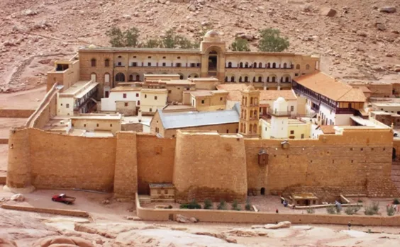 قرار قضائي يثير النقاش حول أراضي سانت كاترين.. والرئاسة توضح: لا تأثير على الدير أو مكانته.