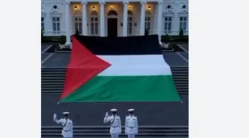 قصر “إستانا نيجارا” الرئاسي في إندونيسيا يزينه علم فلسطين