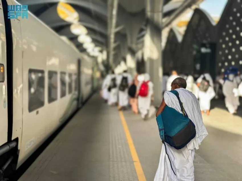 قطار الحرمين السريع يقوم بإجراء 140 رحلة يوميًا. قطار الحرمين السريع يقوم بإجراء 140 رحلة يوميًا.