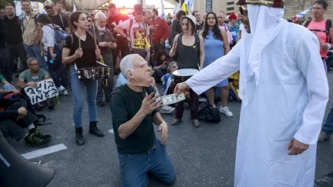 “قطر غيت” أمّ الفضائح.. والمخفي أعظم: هكذا اخترقت المخابرات القطريّة قدس أقداس الكيان وفعلّت جواسيس مُقابل الأموال.. القضية تطال جنرالاً بالجيش وضابط (موساد) وعملاء (شاباك).. كيف انتقلت أموال الرشاوى للكيان وتمّ غسلها؟