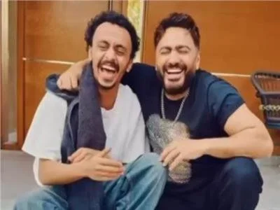 «قلودة».. ديو غنائي يجمع تامر حسني وكزبرة «قلودة».. ديو غنائي يجمع تامر حسني وكزبرة