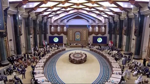 قمة بغداد تنادي بإعادة بناء غزة وتُدين مساعي ترامب لفرض السيطرة على القطاع قمة بغداد تنادي بإعادة بناء غزة وتُدين مساعي ترامب لفرض السيطرة على القطاع