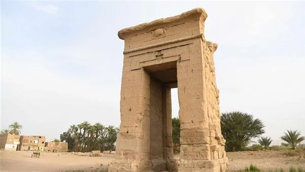 قنا تناقش تخصيص أرض لإقامة فندق سياحي