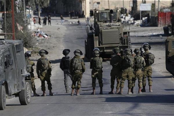 قوات الاحتلال الإسرائيلي تعتقل 11 فلسطينيًّا من الضفة الغربية