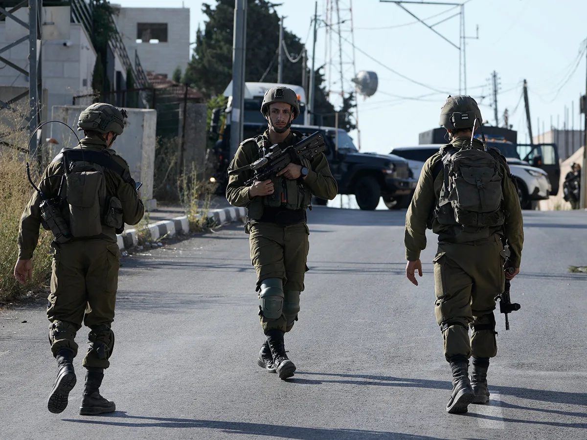 قوات الاحتلال الإسرائيلي تعتقل 8 فلسطينيين بينهم أسيران محرران من الضفة الغربية