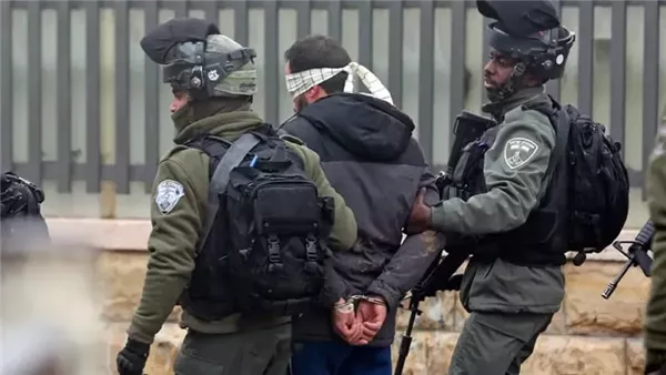 قوات الاحتلال تعتقل شاباً في القدس