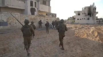 قوة خاصة من إسرائيل تقتحم خان يونس وتقتل قائدًا وتعتقل أفراد أسرته