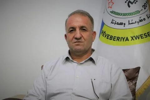 قيادي كردي رفيع المستوى قبيل زيارة وفد الإدارة الذاتية إلى دمشق: نؤكد على ضرورة تحقيق اللامركزية في النظام السياسي السوري. قيادي كردي رفيع المستوى قبيل زيارة وفد الإدارة الذاتية إلى دمشق: نؤكد على ضرورة تحقيق اللامركزية في النظام السياسي السوري.