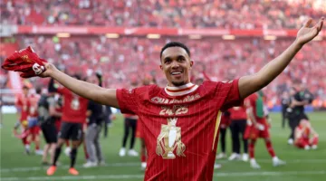 كاراجر: أرنولد يستحق استياء جماهير ليفربول.. وسيُعامل مثل سواريز