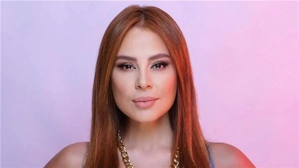 كارول سماحة تظهر للمرة الأولى على المسرح بعد وفاة زوجها وليد مصطفى بفترة قصيرة