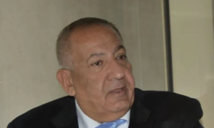 كامل أبو علي يقرر العودة عن استقالته من رئاسة النادي المصري