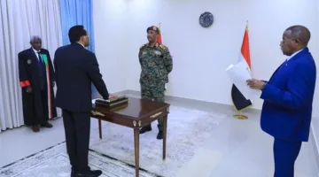 كامل إدريس يتولى رئاسة وزراء السودان أمام البرهان بعد أداء القسم