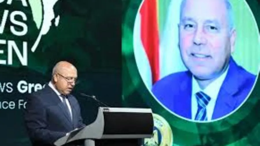 كامل الوزير: “قطاعا الصناعة والنقل” يطوران خطة استراتيجية لتعزيز الاستثمار في التكنولوجيا الخضراء. كامل الوزير: “قطاعا الصناعة والنقل” يطوران خطة استراتيجية لتعزيز الاستثمار في التكنولوجيا الخضراء.