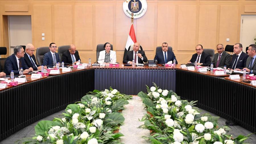 كامل الوزير يترأس الاجتماع الثالث والعشرون للجنة الوزارية المعنية بالتنمية الصناعية