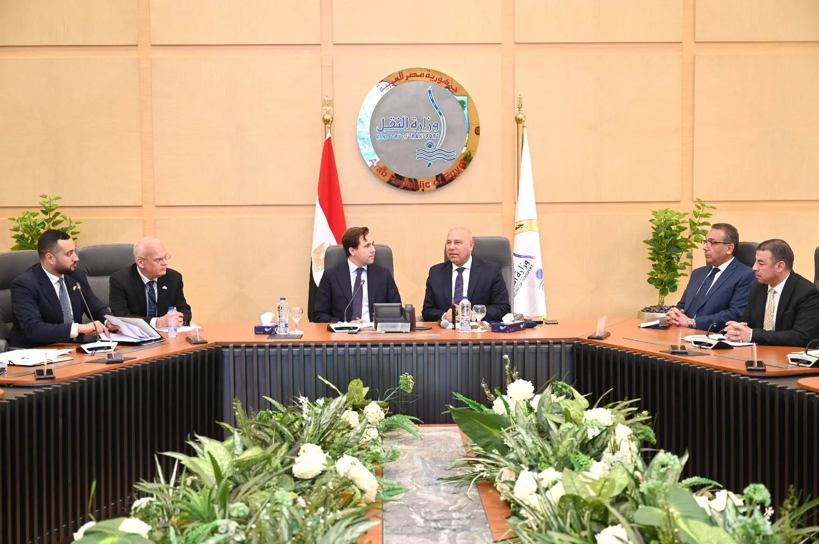 كامل الوزير يستعرض تعزيز الشراكة في مجالات الصناعة والنقل كامل الوزير يستعرض تعزيز الشراكة في مجالات الصناعة والنقل