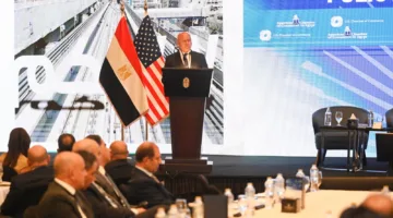كامل الوزير يقدم عرضًا لإنجازات قطاعات الصناعة والنقل والفرص الاستثمارية المتاحة فيهما