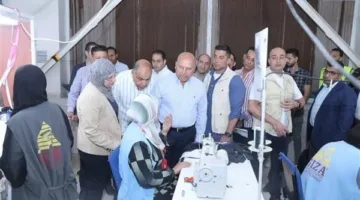 كامل الوزير يقوم بجولة في المنطقة الصناعية بالمنيا وي inaugurates مصنع للملابس الجاهزة.