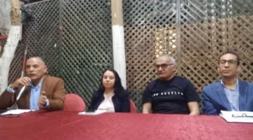 كتابه والنقاد: “وظيفة خفية” تبرز حالة عزلة الإنسان في العصر الحديث