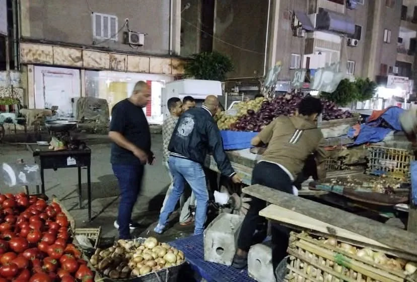 كر وفر استمرار حملات إزالة الإشغالات فى بورفؤاد وفرض الإنضباط