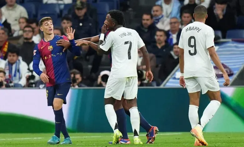 كرة خاصة لمباراة الكلاسيكو بين برشلونة ضد ريال مدريد