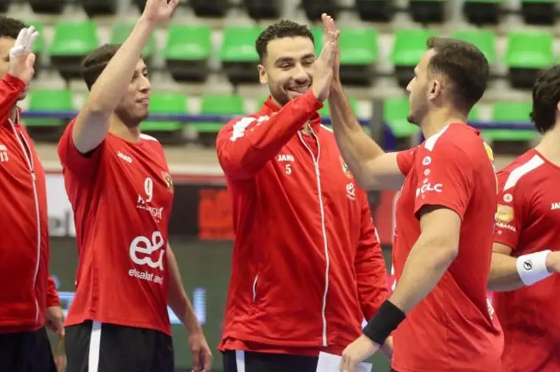 كرة يد: الأهلي يبدأ حملته بفوز كبير على ريد ستار الإيفواري في كأس الكؤوس الأفريقية. كرة يد: الأهلي يبدأ حملته بفوز كبير على ريد ستار الإيفواري في كأس الكؤوس الأفريقية.