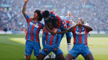 كريستال بالاس يفوز بكأس الاتحاد الإنجليزي بتغلبه على مانشستر سيتي