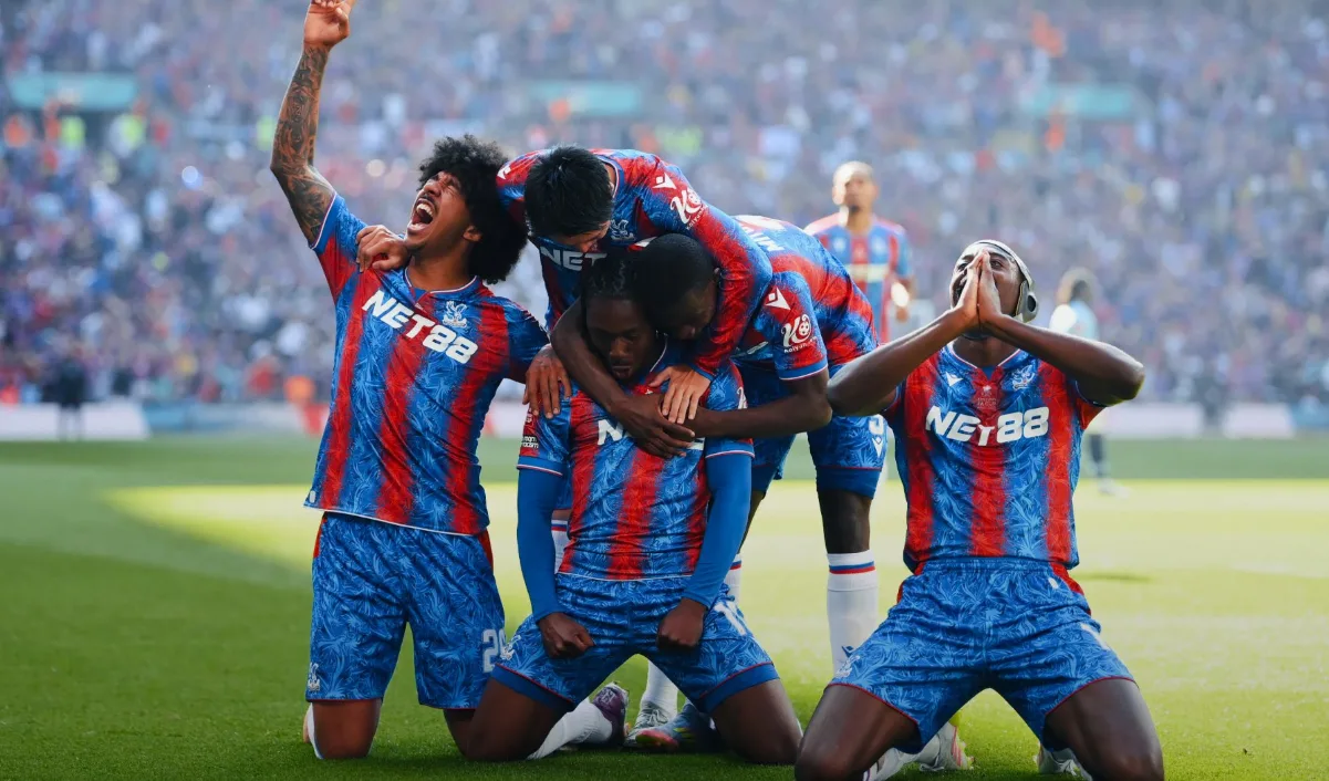 كريستال بالاس يفوز بكأس الاتحاد الإنجليزي بتغلبه على مانشستر سيتي كريستال بالاس يفوز بكأس الاتحاد الإنجليزي بتغلبه على مانشستر سيتي