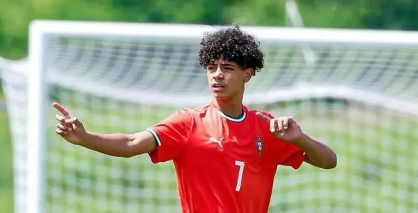 كريستيانو جونيور يحرز هدفًا مع المنتخب البرتغالي ويحتفل كوالده – «فيديو» كريستيانو جونيور يحرز هدفًا مع المنتخب البرتغالي ويحتفل كوالده – «فيديو»