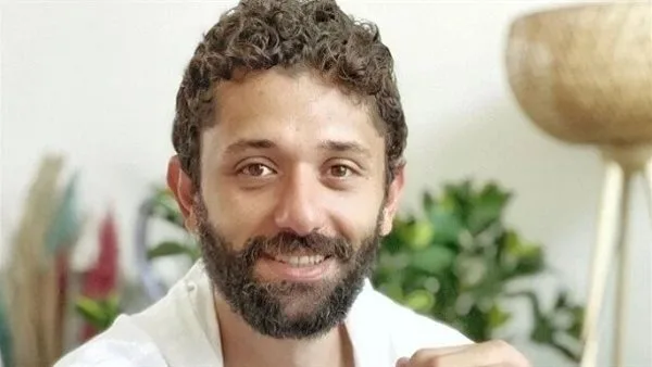 كريم محمود عبد العزيز يرد على شائعات ميراث والده