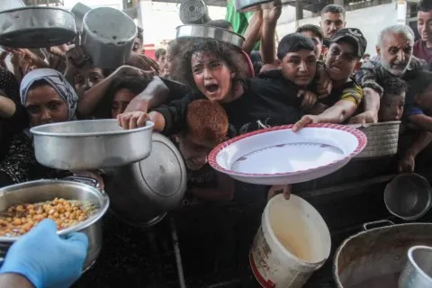 كشف الغرض الأساسي من خطة إسرائيل لتوزيع المساعدات الجديدة على سكان غزة.. ما العلاقة بين إفراغ الشمال من السكان؟ كشف الغرض الأساسي من خطة إسرائيل لتوزيع المساعدات الجديدة على سكان غزة.. ما العلاقة بين إفراغ الشمال من السكان؟