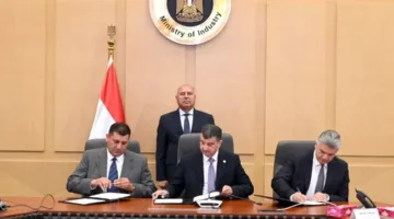 كمال الوزير يشارك في توقيع عقد تنفيذ مشروع بنية ترام الرمل الأساسية.