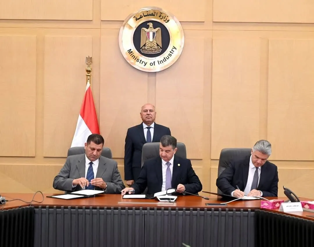 كمال الوزير يشارك في توقيع عقد تنفيذ مشروع بنية ترام الرمل الأساسية. كمال الوزير يشارك في توقيع عقد تنفيذ مشروع بنية ترام الرمل الأساسية.