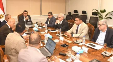 وزير الإسكان يراقب نظام المياه في مدينتي شرق وغرب القاهرة استعداداً لفصل الصيف