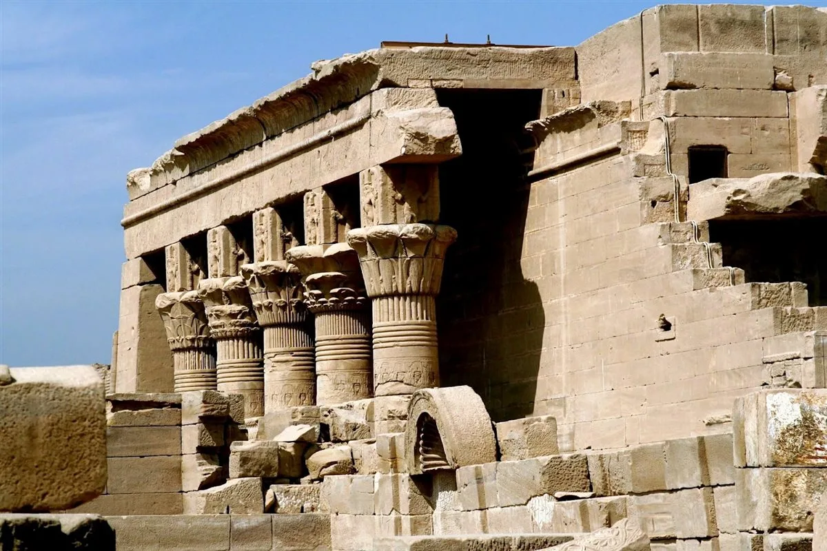 كنوز مهملة.. 5 مواقع تاريخية غير مشهورة في مصر تستحق الاكتشاف كنوز مهملة.. 5 مواقع تاريخية غير مشهورة في مصر تستحق الاكتشاف