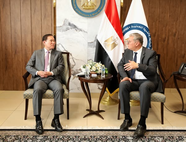 كوريا الجنوبية تدرس تعزيز استثماراتها البترولية بمصر عبر «دانا» و «بترونفرتيتي»
