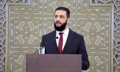 كيف تم توجيه “الجولاني” من الإرهاب إلى السياسة بفضل الاستخبارات؟ ولماذا أقر السفير الأمريكي “فورد” بدورهم في وصوله إلى القصر الجمهوري؟ هل كان سقوط الأسد نتيجة “ثورة عفوية” بالفعل؟ وهل ستظل الجزيرة الوحيدة التي تنفي “اعترافات فورد”؟ كيف تم توجيه “الجولاني” من الإرهاب إلى السياسة بفضل الاستخبارات؟ ولماذا أقر السفير الأمريكي “فورد” بدورهم في وصوله إلى القصر الجمهوري؟ هل كان سقوط الأسد نتيجة “ثورة عفوية” بالفعل؟ وهل ستظل الجزيرة الوحيدة التي تنفي “اعترافات فورد”؟